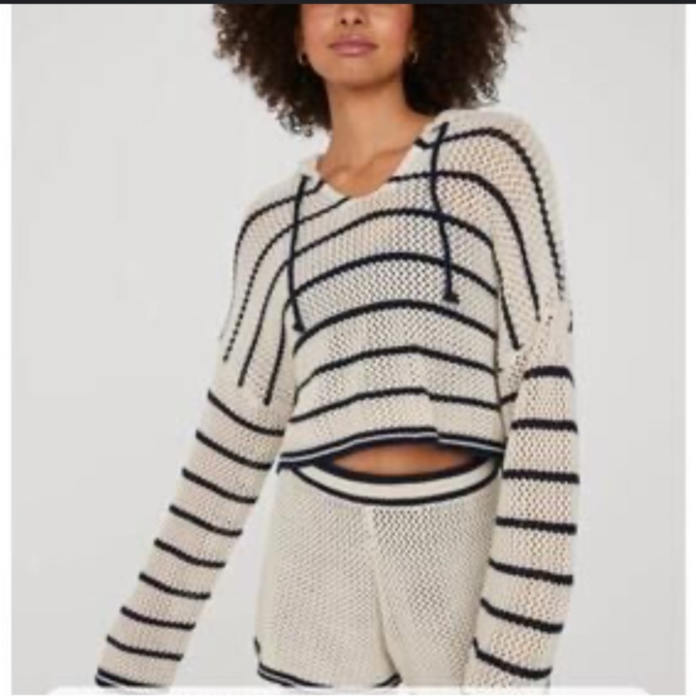 OFFLINE AERIE Striped Cream and Black cropped Hooded beach sweater XL
